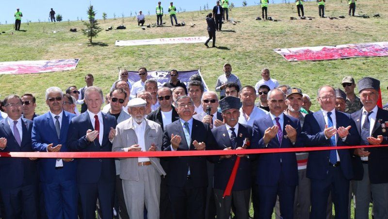 Bakan Yılmaz, Sivas’ta "15 Temmuz Şehitler Ormanı"nın açılışını yaptı