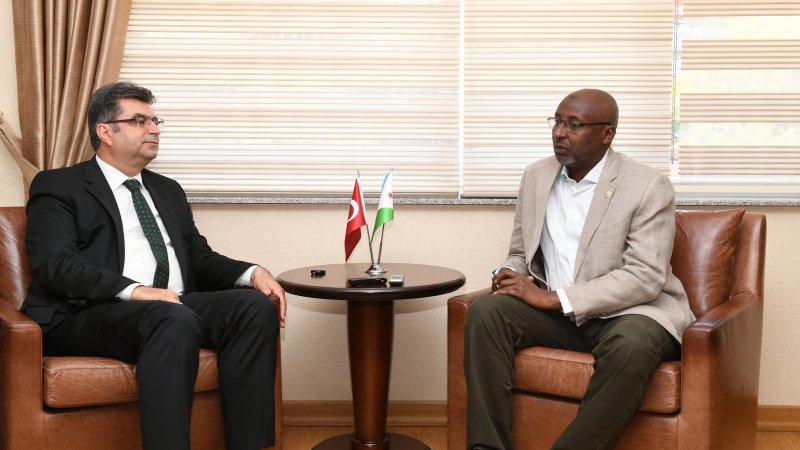 Erdem, Cibuti Millî Eğitim Bakanı Mahmud ile bir araya geldi